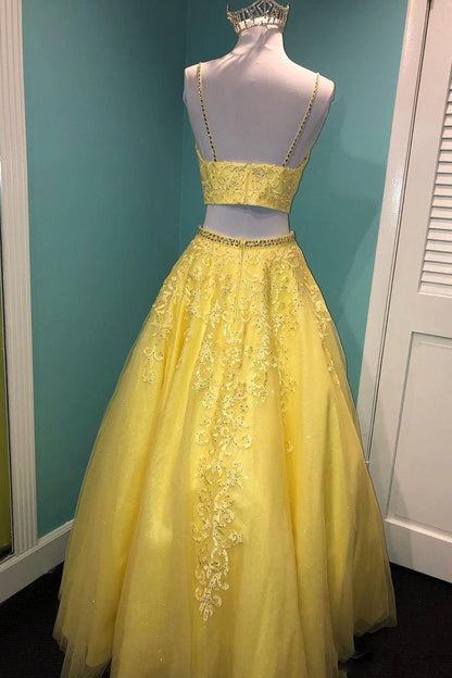 Vestidos de fiesta de tul de dos piezas con escote en V y apliques 