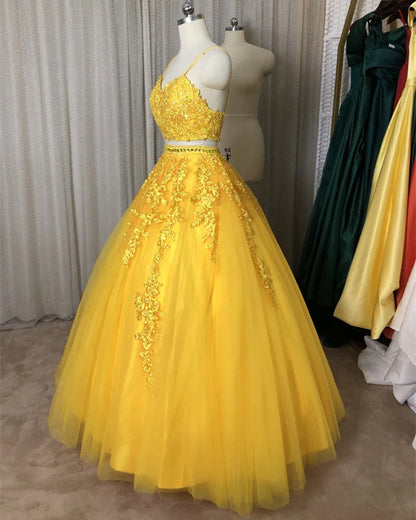 Vestidos de fiesta de tul de dos piezas con escote en V y apliques 