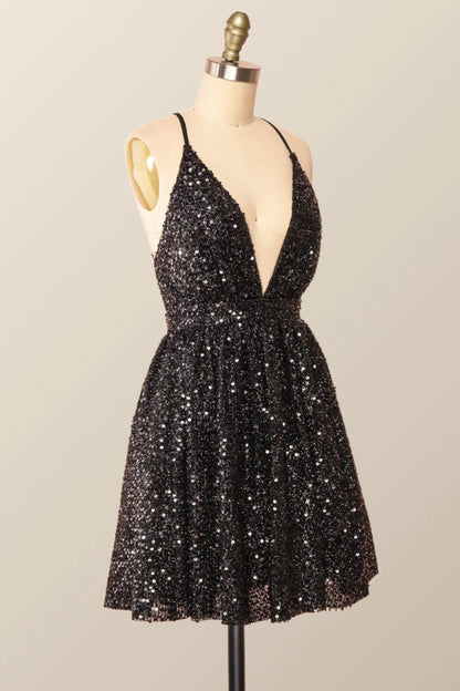 Vestido corto de fiesta con escote en V, tirantes finos, lentejuelas y aberturas cruzadas en negro 