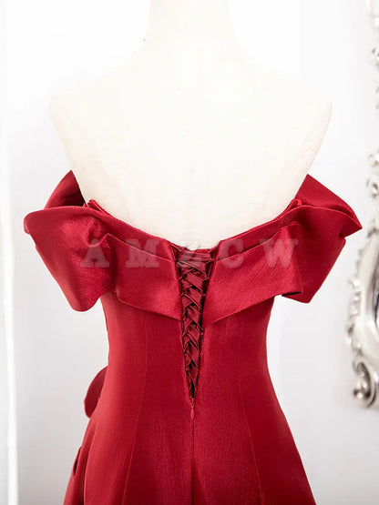 Vestido de fiesta largo de satén burdeos con hombros descubiertos y corte en A de Amzcw. Disponible en tienda. 