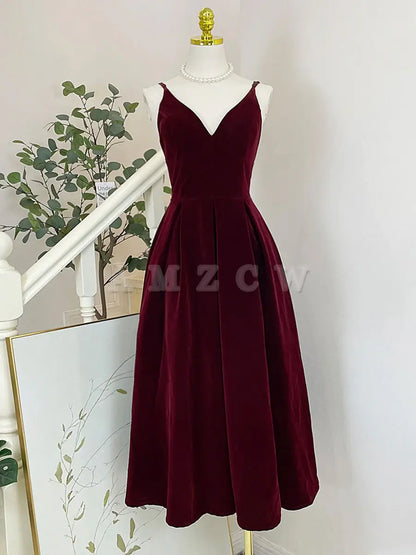 Vestido de fiesta Amzcw de terciopelo burdeos con escote en V y corte en A, largo hasta la rodilla, vestido formal de terciopelo, vestido de fiesta en tienda 