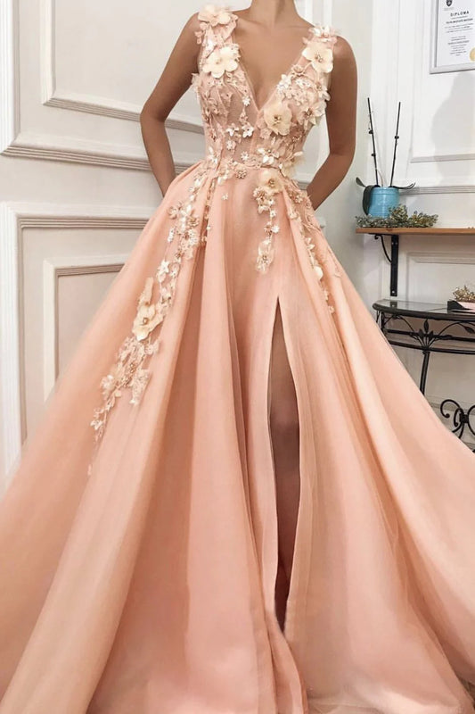 Vestidos de fiesta de corte A con escote en V en color rosa y apliques de encaje con aberturas. 