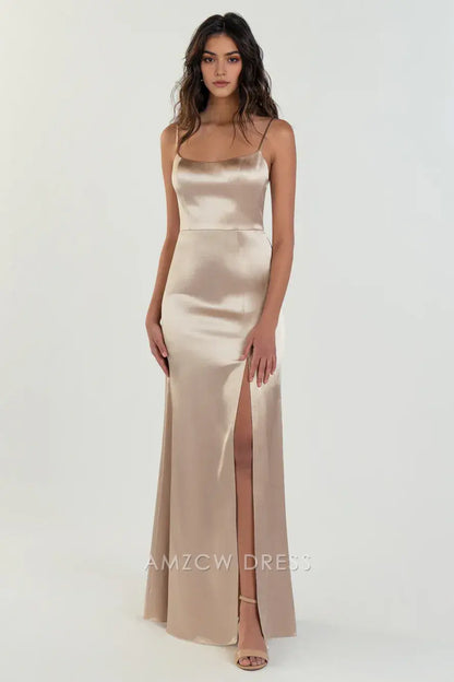 Vestido elegante de satén color champán con escote cuadrado y tirantes finos de Amzcw, corte ajustado, maxivestido formal. 