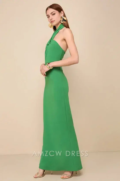 Vestido largo verde elegante y hipnótico con cuello halter y espalda descubierta de Amzcw. 