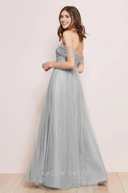 Elegante vestido de tul azul claro con hombros descubiertos, estilo atemporal, de Amzcw, ideal para bodas y ocasiones formales. 