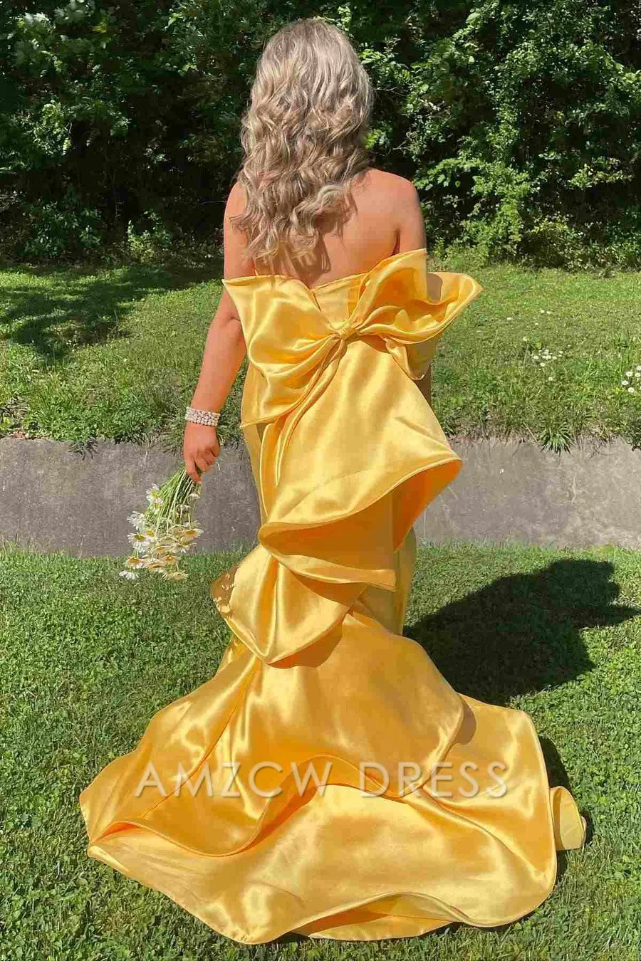 Vestido de fiesta formal largo de satén con corte sirena, sin tirantes, amarillo, de Amzcw, con lazo grande