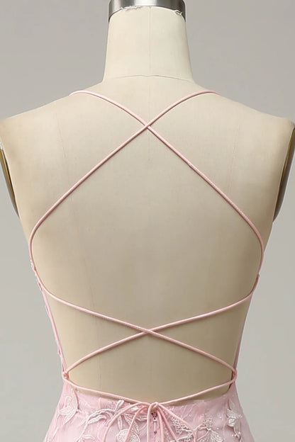 Vestido de fiesta largo rosa claro con tirantes finos y apliques de sirena 