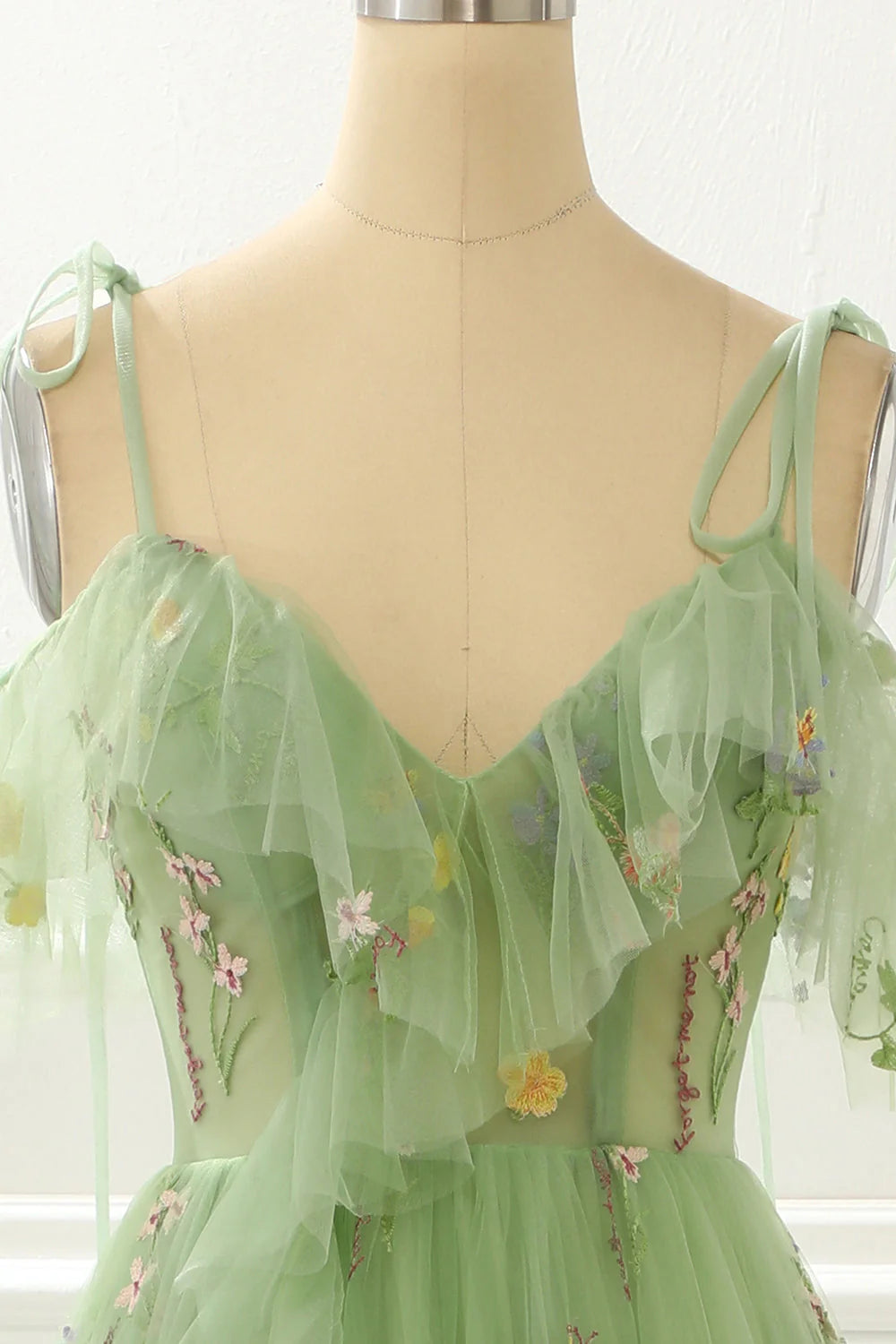 Vestidos de noche de graduación con tirantes finos, escote en V y espalda abierta 
