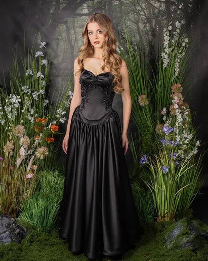 Black Maxi Evening Dresses with Sweetheart Neck Beaded Lace Corset Thin Straps and Flowing Satin Skirt