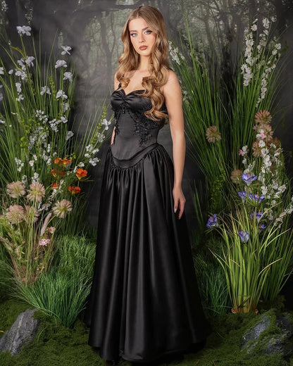 Black Maxi Evening Dresses with Sweetheart Neck Beaded Lace Corset Thin Straps and Flowing Satin Skirt