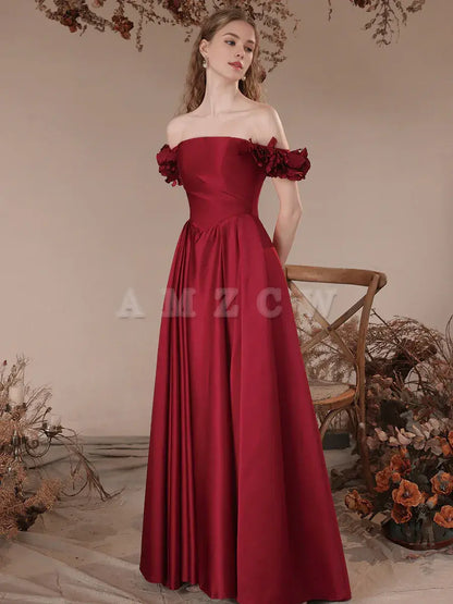 Vestido de fiesta largo de satén con hombros descubiertos y corte en A color burdeos de Amzcw. Vestido de noche formal color burdeos. Vestido de fiesta en tienda. 