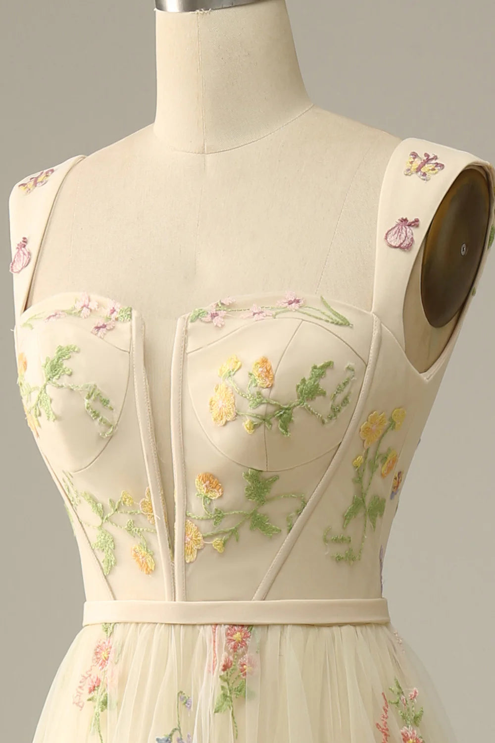 Vestido de fiesta con bordado en forma de A color champán