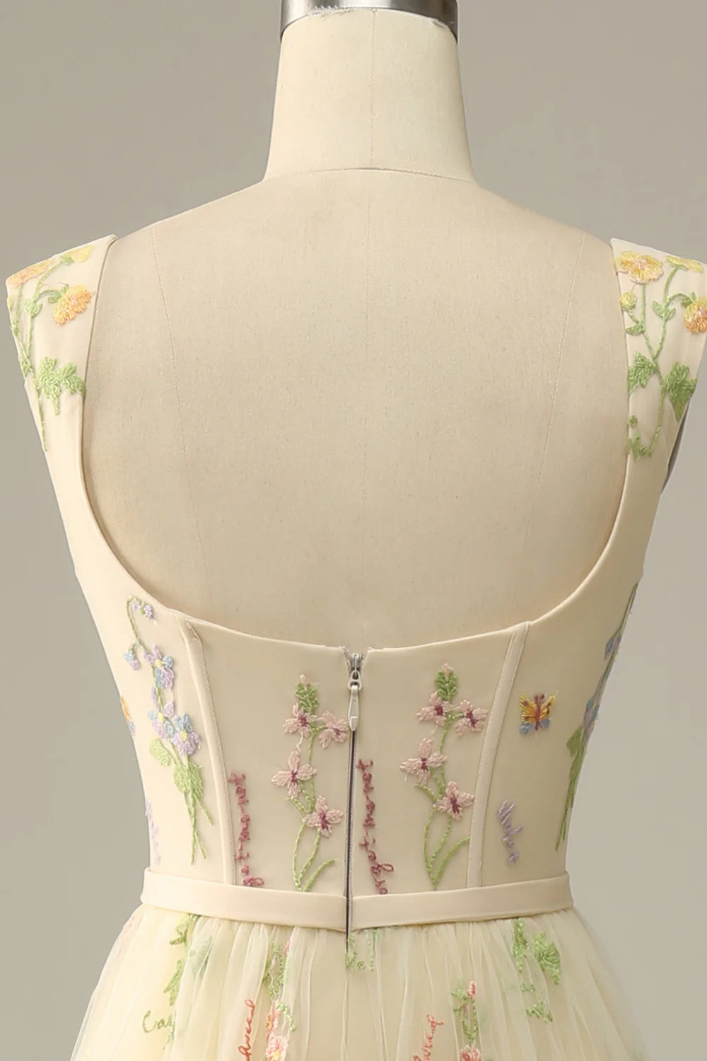 Vestido de fiesta con bordado en forma de A color champán