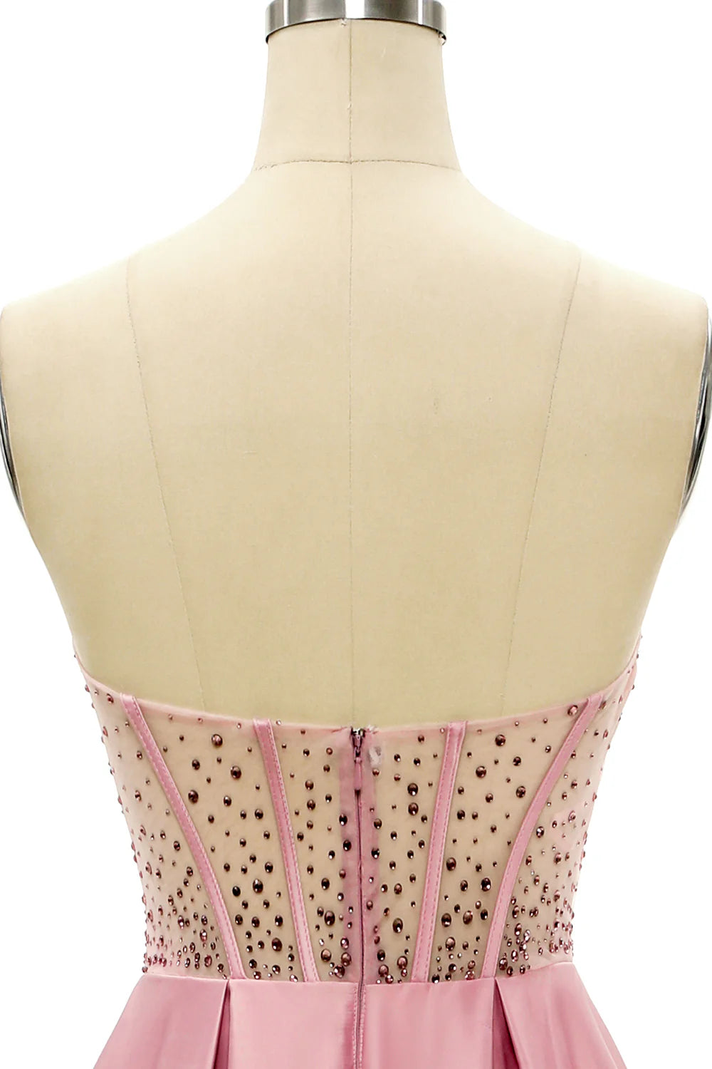 Vestido de fiesta largo con escote en forma de corazón y cuentas en color rubor