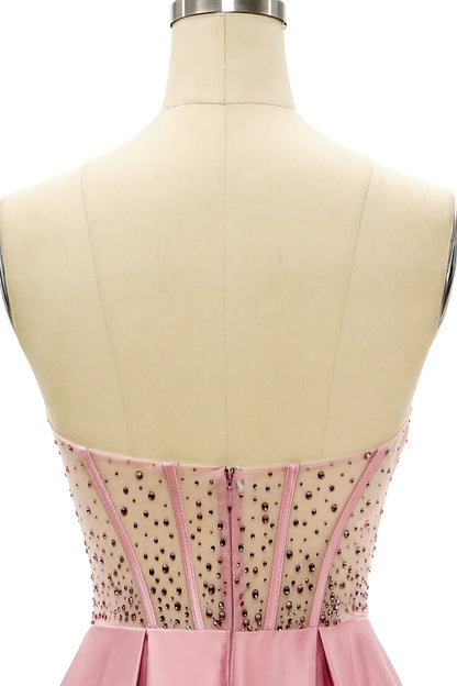 Vestido de fiesta largo con escote en forma de corazón y cuentas en color rubor