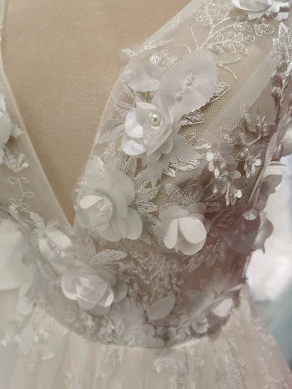 A Line Ivory V Neck Country Wedding Dresses With Appliques
