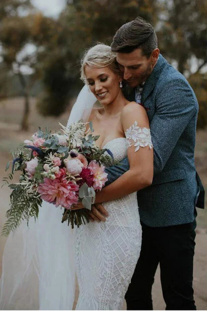 Charming Ivory V Neck Mermaid Strapless Lace Appliques Wedding Dresses