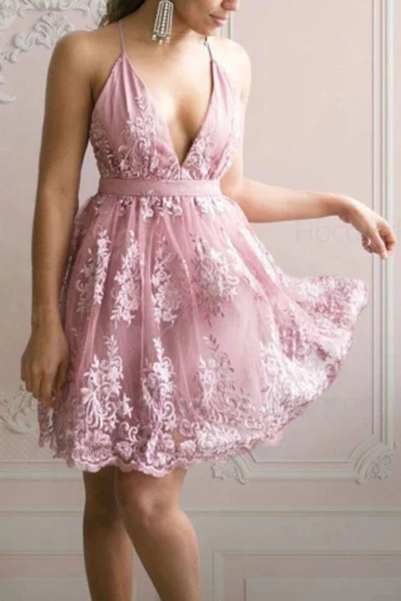 Vestidos de fiesta económicos de color morado claro con apliques de encaje y tirantes finos, escote en V profundo