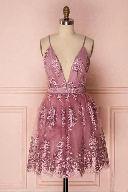 Vestidos de fiesta económicos de color morado claro con apliques de encaje y tirantes finos, escote en V profundo