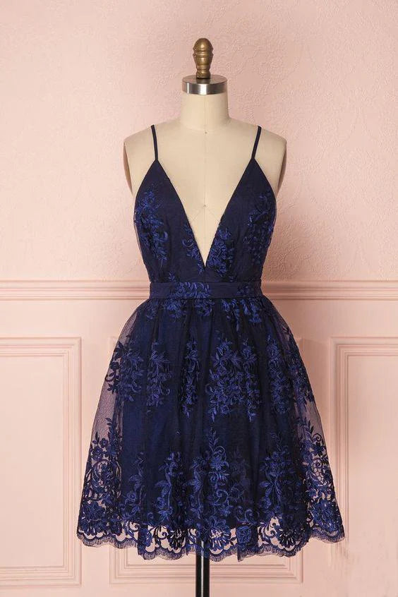 Vestidos de fiesta económicos de color morado claro con apliques de encaje y tirantes finos, escote en V profundo