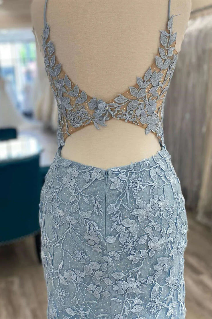 Vestido de cóctel corto con tirantes finos y apliques para el regreso a casa 