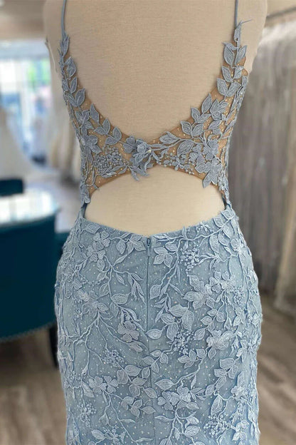 Vestido de cóctel corto con tirantes finos y apliques para el regreso a casa 