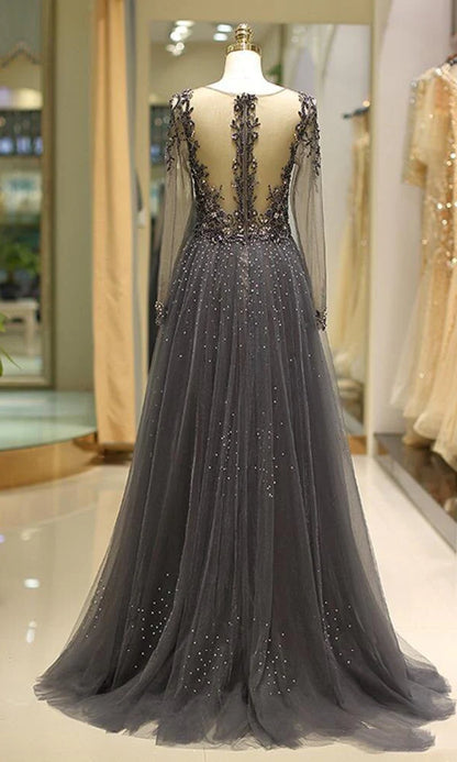 Vestidos de fiesta de tul gris con escote en V y mangas largas con cuentas 