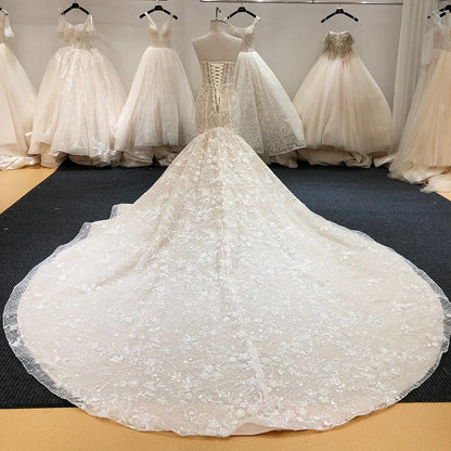 Elegantes vestidos de novia de sirena con escote corazón y cuentas brillantes 