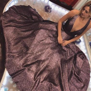 Elegante vestido de fiesta largo con escote en V profundo en marrón chocolate y bolsillos