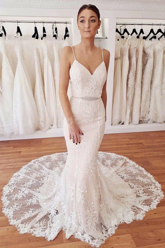 Elegantes vestidos de novia de encaje con escote en V y tirantes finos de sirena para playa 