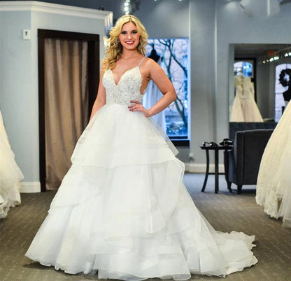 Elegante vestido de novia de tul con escote en forma de corazón y tirantes finos con cuentas en capas 