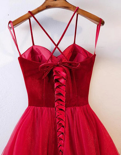 Elegantes vestidos de fiesta largos formales de tul con tirantes finos y encaje rojo en forma de corazón 