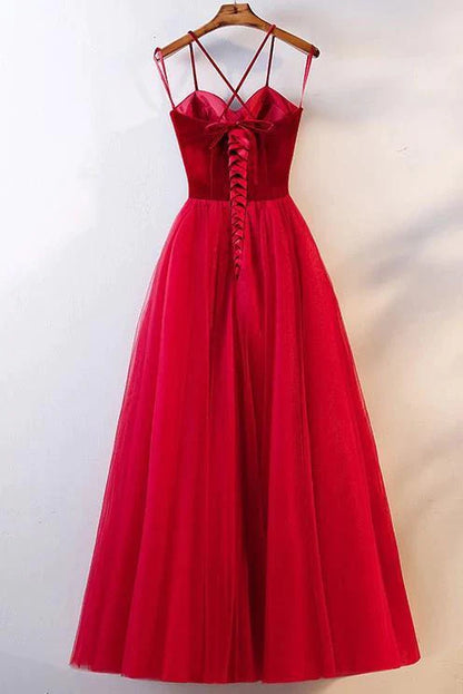 Elegantes vestidos de fiesta largos formales de tul con tirantes finos y encaje rojo en forma de corazón 