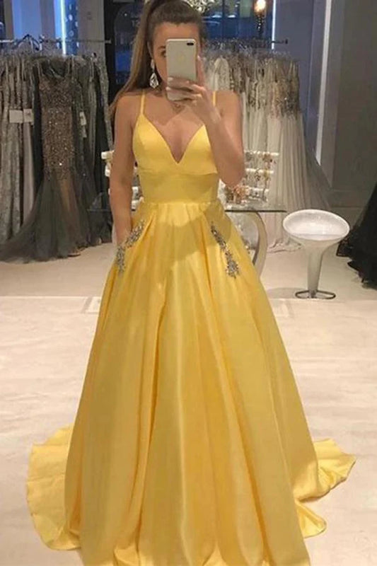 Elegante vestido de fiesta amarillo con tirantes finos, corte A, escote en V y satén con bolsillos de cuentas. 