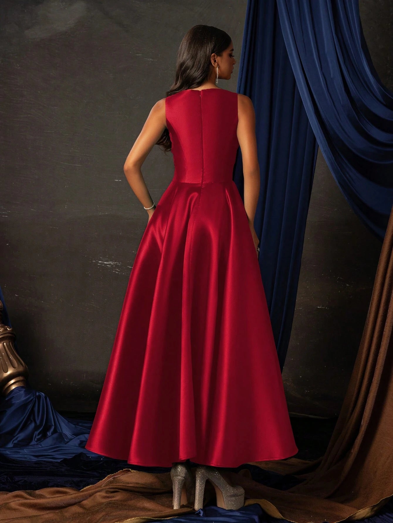 Elegant Burgundy and Black Sleeveless Crew Neck Oversized Bow Satin Flowy Floor-Length Formal Ballgown Prom Dress