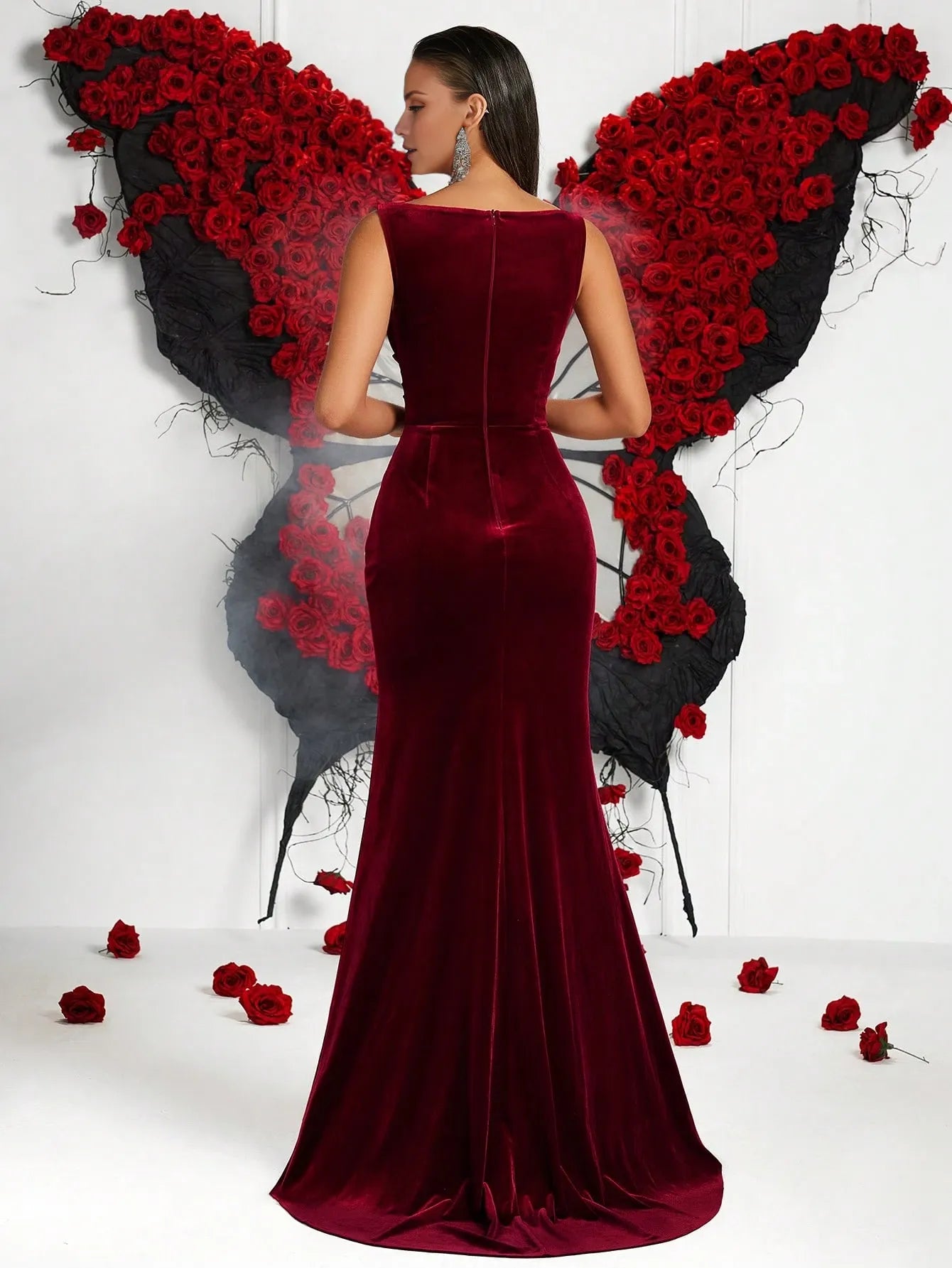 Elegant Sleeveless Boat Neck Velvet High-Slit Mermaid Maxi Dress Prom Dress