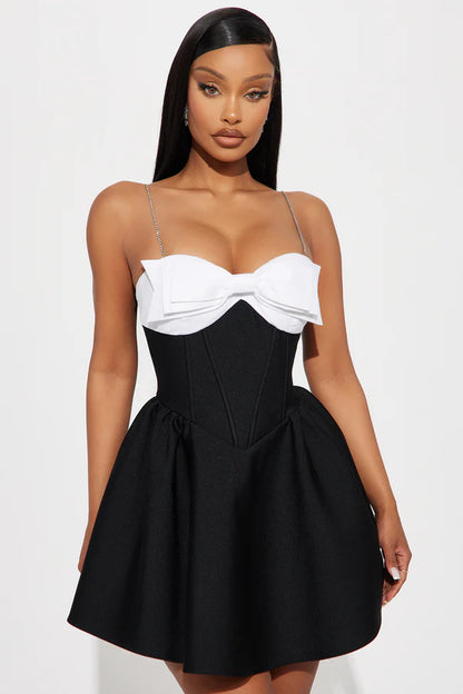 Elegant A-Line Sweetheart Sleeveless Bow Black White Mini Homecoming Dress for Women