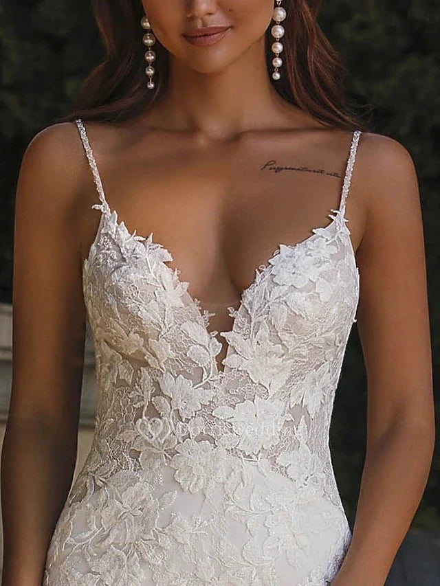Elegant Mermaid Plunge V-Neck Sleeveless Floral Lace White Long Prom Gown
