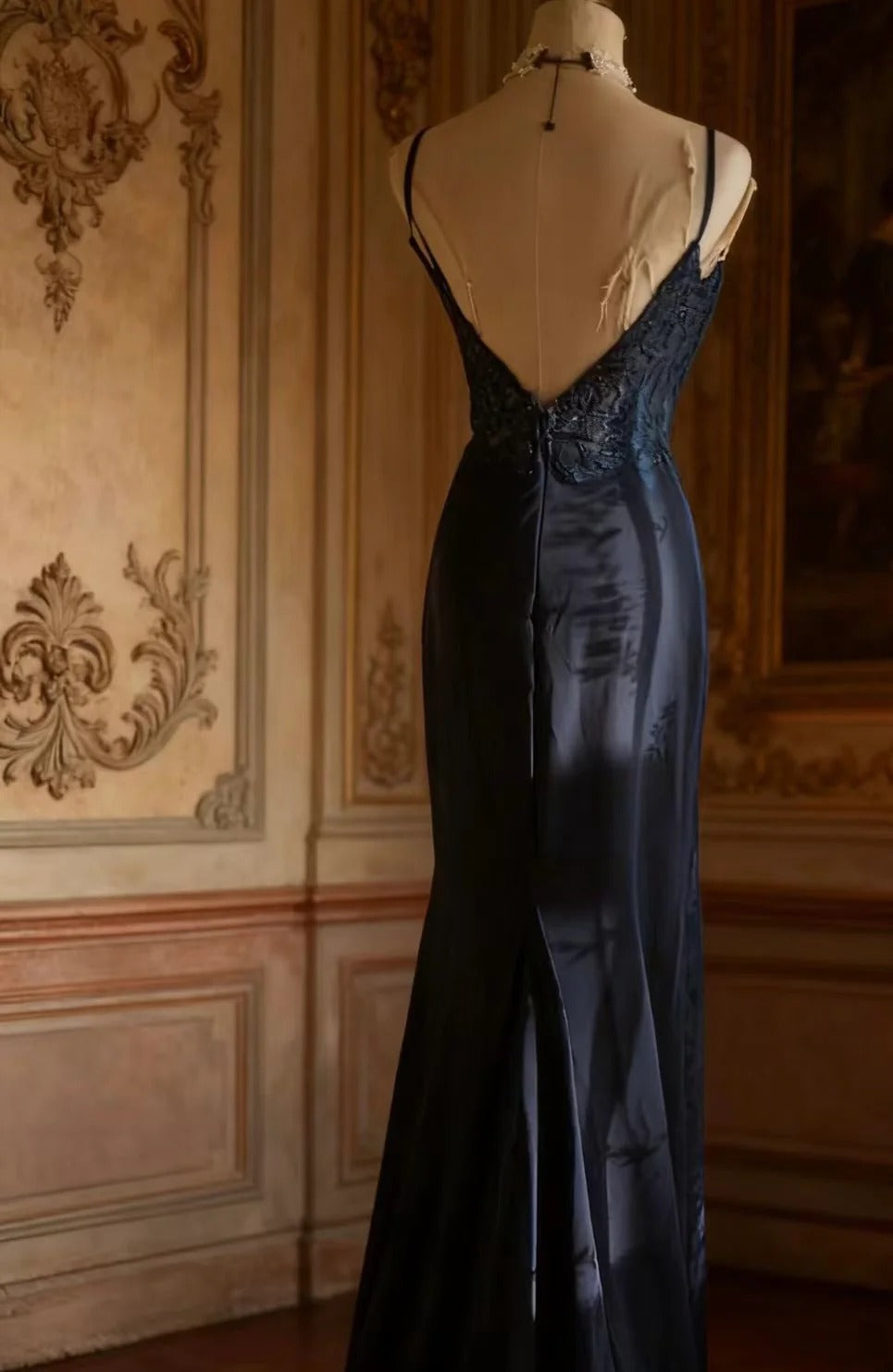 Evening Dress Spaghetti Strap V-Neck Mermaid Gown with Lace Bodice and Backless Design
