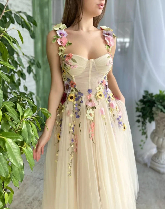 Floral-Embellished Sweetheart Strap Back Tulle Tea-Length Garden Prom Dress