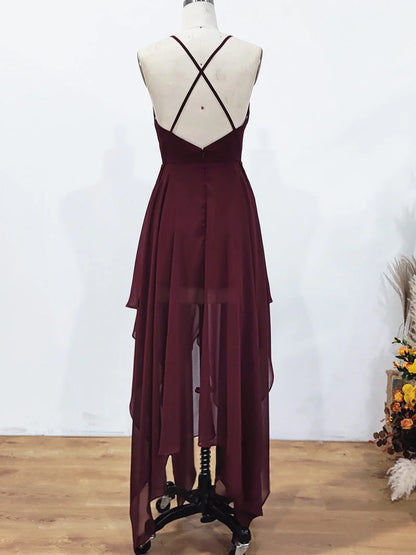 Vestidos de fiesta fluidos con tirantes finos, escote en V y espalda abierta en color burdeos 