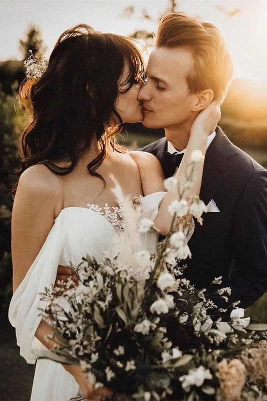 Vestidos de novia de corte A con hombros descubiertos y espalda descubierta de gasa con cuello en V
