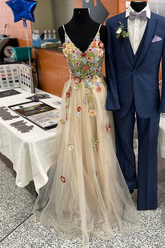 Piękne, modne, długie sukienki wieczorowe typu princessa na ramiączkach typu spaghetti z aplikacjami 
