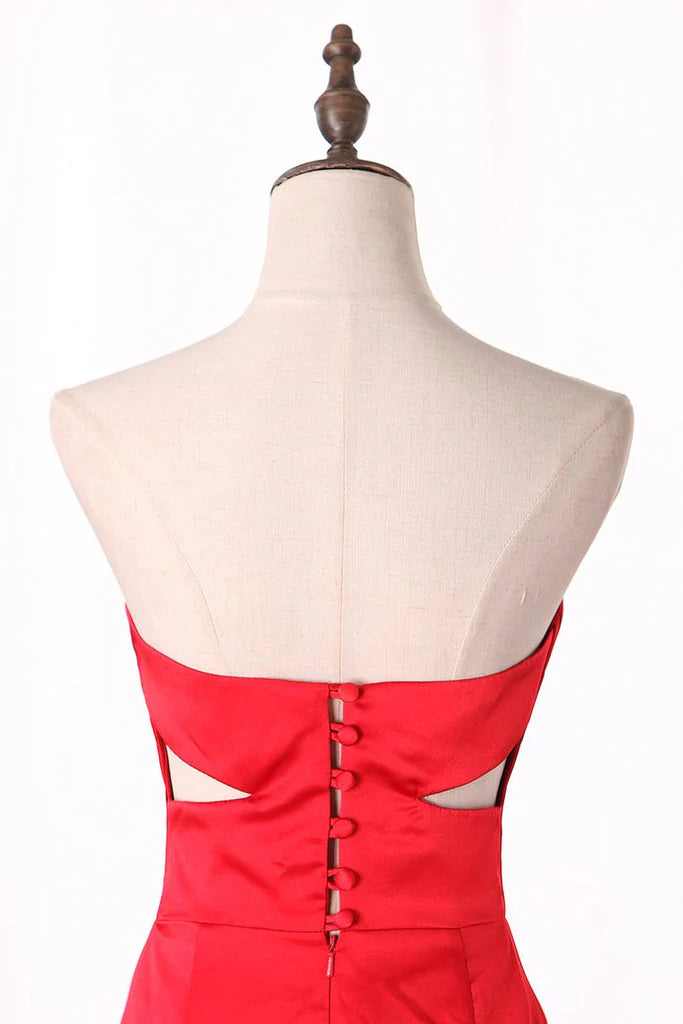 Hermosos vestidos de fiesta largos rojos de sirena sin tirantes, escote corazón, sin mangas y espalda abierta 
