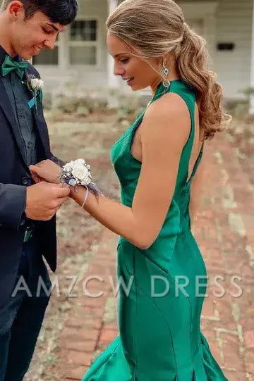 Vestido de fiesta formal largo plisado de satén estilo sirena con escote en V y halter verde de Amzcw