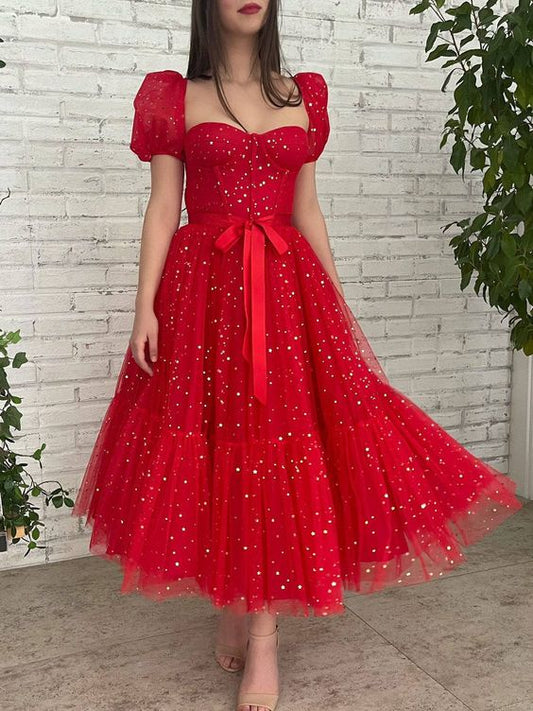 Vestido de tul con lentejuelas y mangas cortas cuadradas en forma de A 