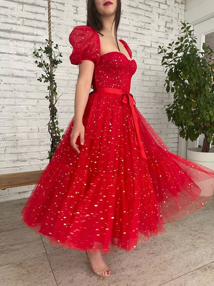 Vestido de tul con lentejuelas y mangas cortas cuadradas en forma de A 