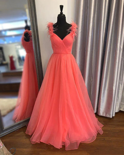 Vestidos de fiesta de tul con hombros descubiertos y cordones con abertura 