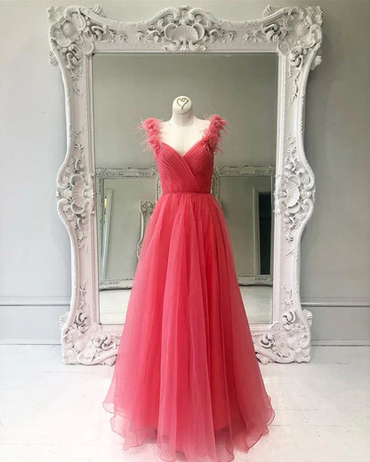 Vestidos de fiesta de tul con hombros descubiertos y cordones con abertura 