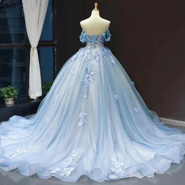 Suknia balowa dla kobiet z tiulu i koronki z dekoltem w kształcie serca i trenem typu brush